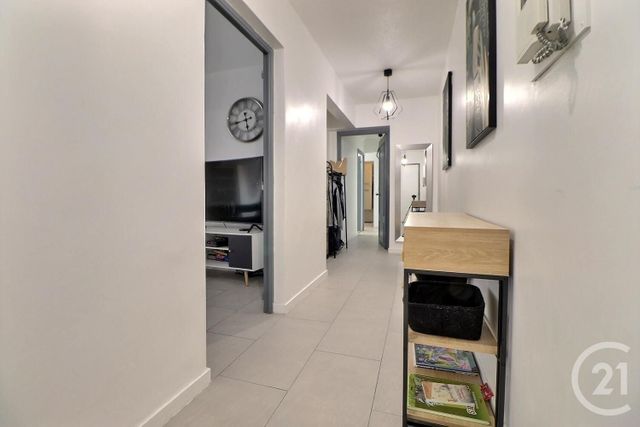 Appartement T3 à vendre - 3 pièces - 76,53 m2 - St Raphael - 83 - PROVENCE-ALPES-COTE-D-AZUR