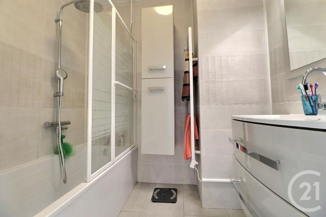 Appartement T3 à vendre - 3 pièces - 76,53 m2 - St Raphael - 83 - PROVENCE-ALPES-COTE-D-AZUR