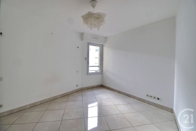 Appartement T3 à vendre - 3 pièces - 75 m2 - St Raphael - 83 - PROVENCE-ALPES-COTE-D-AZUR