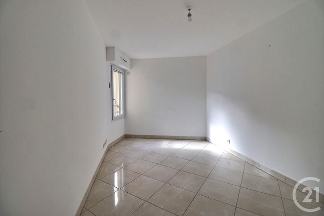 Appartement T3 à vendre - 3 pièces - 75 m2 - St Raphael - 83 - PROVENCE-ALPES-COTE-D-AZUR