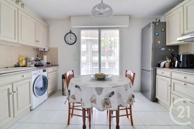 Appartement F4 &agrave; vendre - 4 pi&egrave;ces - 105,69 m2 - St Raphael - 83 - PROVENCE-ALPES-COTE-D-AZUR