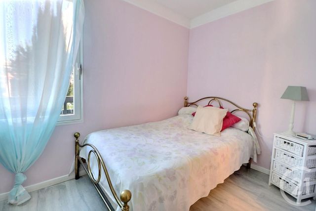 Appartement T2 à vendre - 2 pièces - 29 m2 - St Raphael - 83 - PROVENCE-ALPES-COTE-D-AZUR