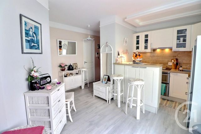 Appartement T2 à vendre - 2 pièces - 29 m2 - St Raphael - 83 - PROVENCE-ALPES-COTE-D-AZUR