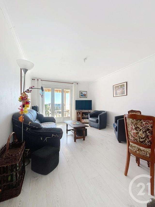 Appartement T3 à vendre - 3 pièces - 67 m2 - Frejus - 83 - PROVENCE-ALPES-COTE-D-AZUR