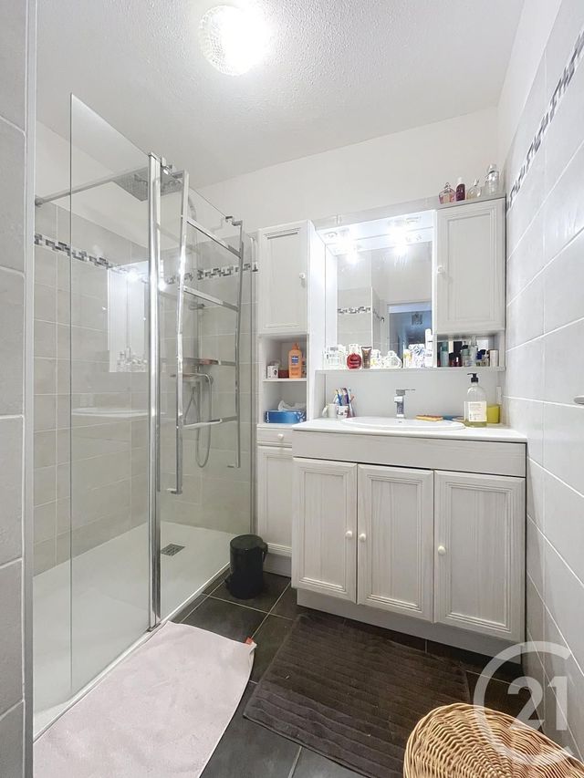 Appartement T3 à vendre - 3 pièces - 67 m2 - Frejus - 83 - PROVENCE-ALPES-COTE-D-AZUR