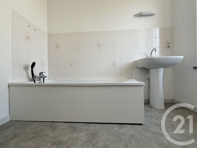 Appartement F3 &agrave; louer - 3 pi&egrave;ces - 62,50 m2 - St Die Des Vosges - 88 - LORRAINE