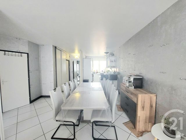 Appartement F3 &agrave; louer - 3 pi&egrave;ces - 74,37 m2 - St Die Des Vosges - 88 - LORRAINE