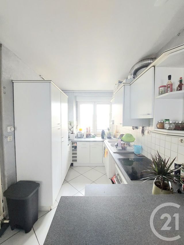 Appartement F3 &agrave; louer - 3 pi&egrave;ces - 74,37 m2 - St Die Des Vosges - 88 - LORRAINE