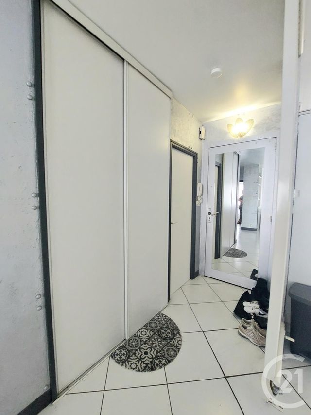 Appartement F3 &agrave; louer - 3 pi&egrave;ces - 74,37 m2 - St Die Des Vosges - 88 - LORRAINE