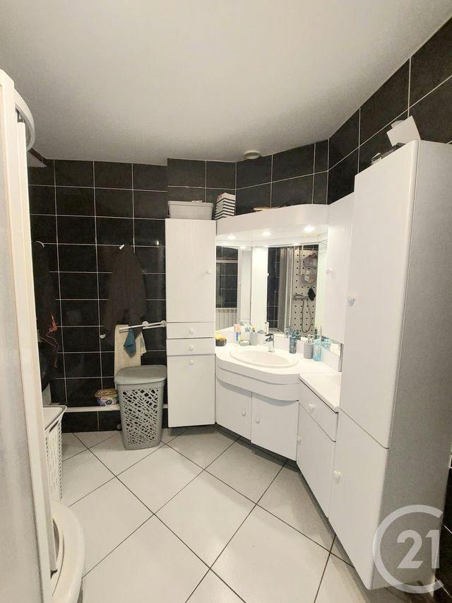 Appartement F3 &agrave; louer - 3 pi&egrave;ces - 74,37 m2 - St Die Des Vosges - 88 - LORRAINE
