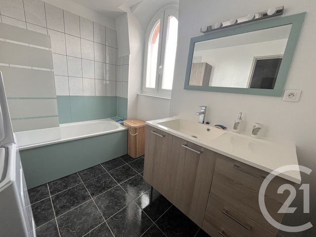 Appartement &agrave; louer - 2 pi&egrave;ces - 60 m2 - St Die Des Vosges - 88 - LORRAINE
