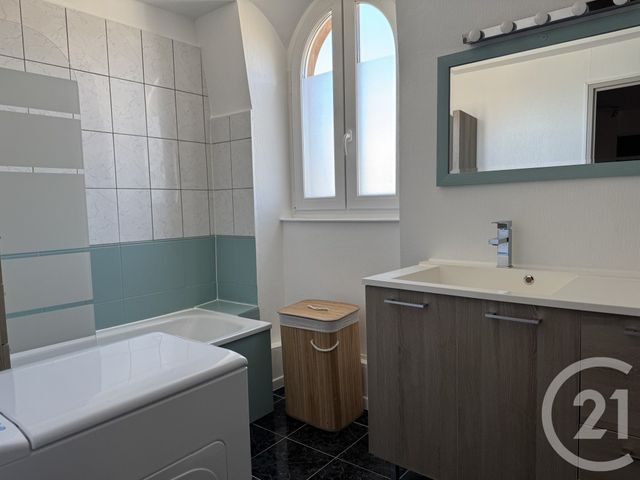 Appartement &agrave; louer - 2 pi&egrave;ces - 60 m2 - St Die Des Vosges - 88 - LORRAINE