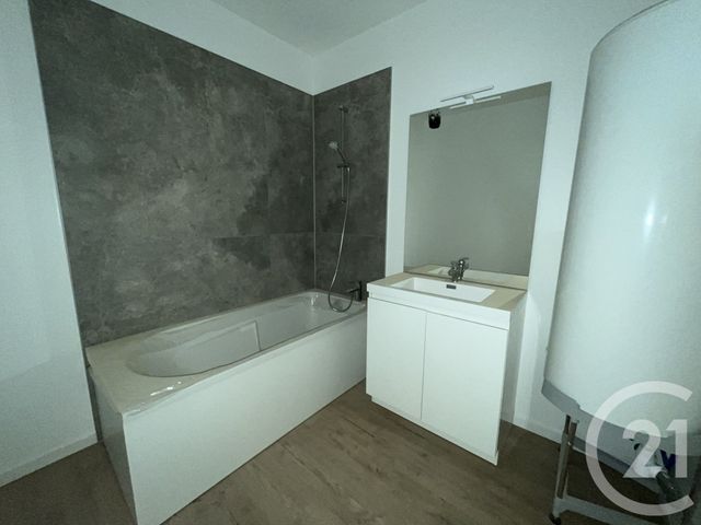 Appartement F3 &agrave; louer - 3 pi&egrave;ces - 92,92 m2 - St Die Des Vosges - 88 - LORRAINE