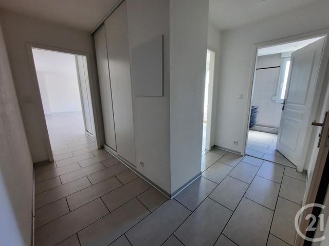 Appartement F4 &agrave; louer - 4 pi&egrave;ces - 94,70 m2 - St Die Des Vosges - 88 - LORRAINE