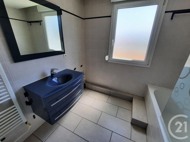 Appartement F4 &agrave; louer - 4 pi&egrave;ces - 94,70 m2 - St Die Des Vosges - 88 - LORRAINE