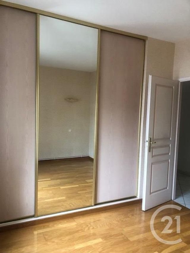 Appartement F4 &agrave; louer - 4 pi&egrave;ces - 100,95 m2 - Bruyeres - 88 - LORRAINE