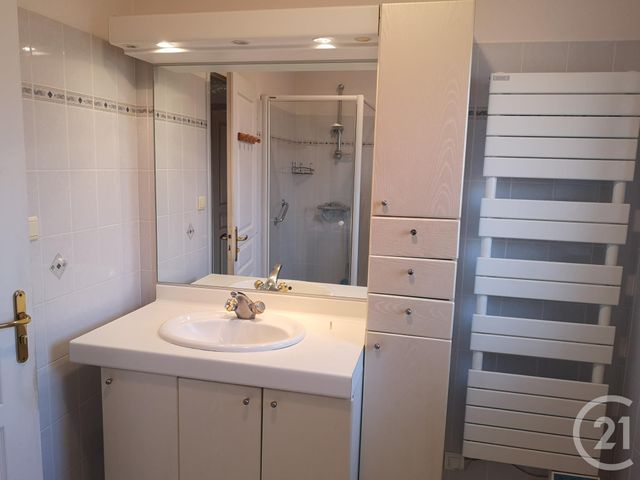 Appartement F4 &agrave; louer - 4 pi&egrave;ces - 100,95 m2 - Bruyeres - 88 - LORRAINE