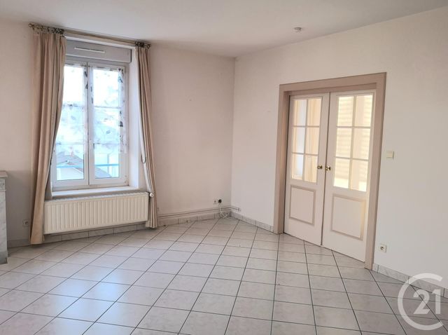 Appartement F4 &agrave; louer - 4 pi&egrave;ces - 100,95 m2 - Bruyeres - 88 - LORRAINE