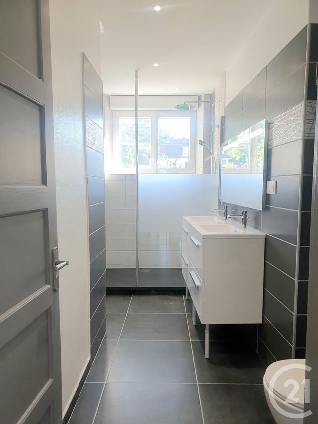 Appartement F3 &agrave; louer - 3 pi&egrave;ces - 93 m2 - St Die Des Vosges - 88 - LORRAINE