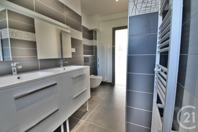 Appartement F3 &agrave; louer - 3 pi&egrave;ces - 93 m2 - St Die Des Vosges - 88 - LORRAINE