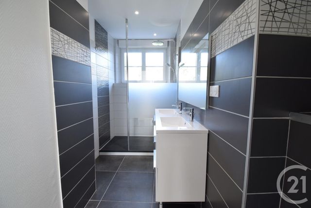 Appartement F3 &agrave; louer - 3 pi&egrave;ces - 93 m2 - St Die Des Vosges - 88 - LORRAINE
