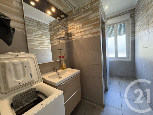 Appartement T3 &agrave; louer - 3 pi&egrave;ces - 51,97 m2 - Port St Louis Du Rhone - 13 - PROVENCE-ALPES-COTE-D-AZUR