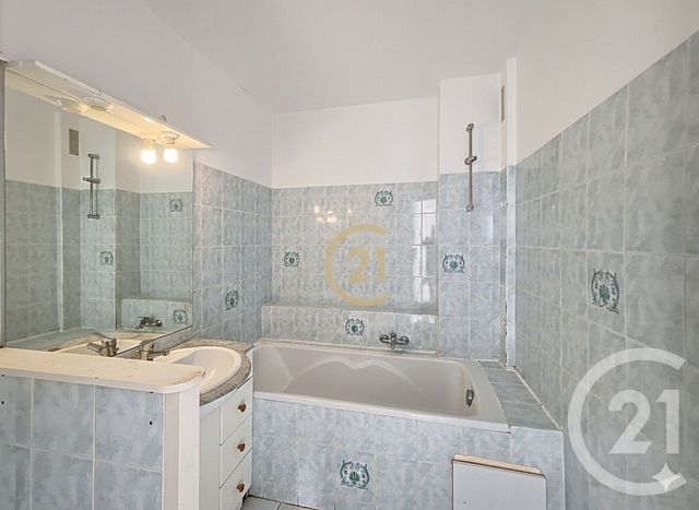 Appartement &agrave; vendre - 4 pi&egrave;ces - 66,40 m2 - Salon De Provence - 13 - PROVENCE-ALPES-COTE-D-AZUR