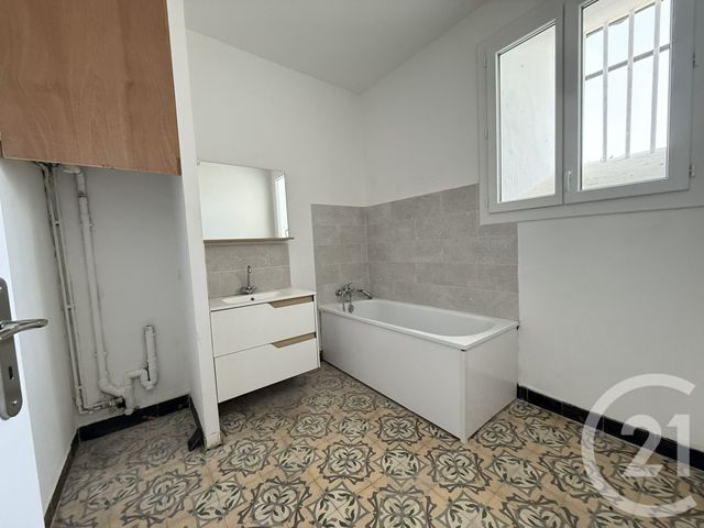 Appartement T3 &agrave; louer - 3 pi&egrave;ces - 71,74 m2 - Istres - 13 - PROVENCE-ALPES-COTE-D-AZUR