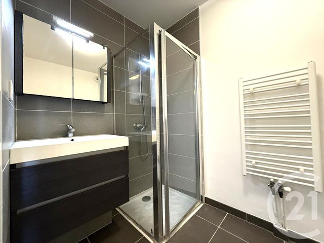 Appartement T2 &agrave; louer - 2 pi&egrave;ces - 38,34 m2 - St Chamas - 13 - PROVENCE-ALPES-COTE-D-AZUR