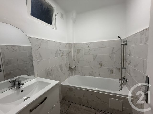 Appartement &agrave; louer - 4 pi&egrave;ces - 83,24 m2 - Istres - 13 - PROVENCE-ALPES-COTE-D-AZUR