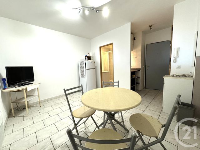Appartement Studio &agrave; louer - 1 pi&egrave;ce - 17,57 m2 - Port St Louis Du Rhone - 13 - PROVENCE-ALPES-COTE-D-AZUR