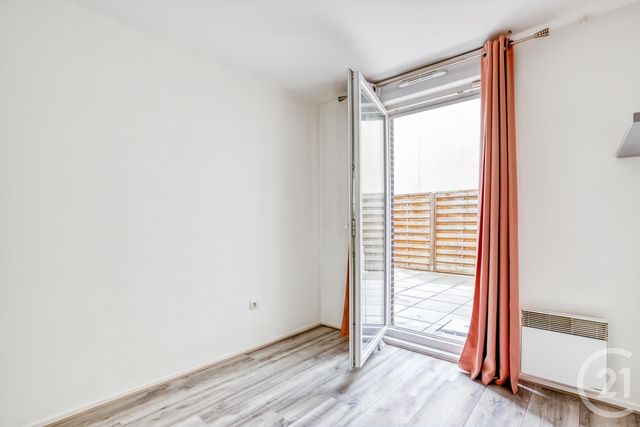 Appartement F3 à vendre - 3 pièces - 63 m2 - La Courneuve - 93 - ILE-DE-FRANCE