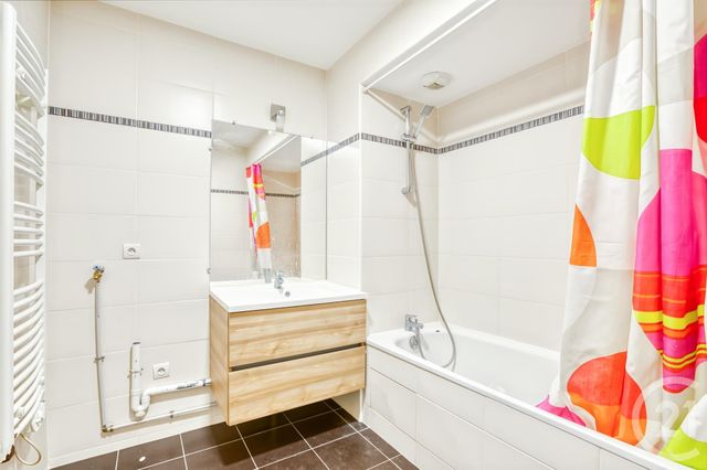 Appartement F3 à vendre - 3 pièces - 63 m2 - La Courneuve - 93 - ILE-DE-FRANCE