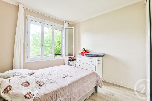 Appartement F4 à vendre - 4 pièces - 71 m2 - La Courneuve - 93 - ILE-DE-FRANCE