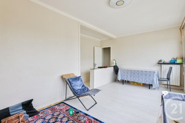 Appartement F4 à vendre - 4 pièces - 71 m2 - La Courneuve - 93 - ILE-DE-FRANCE