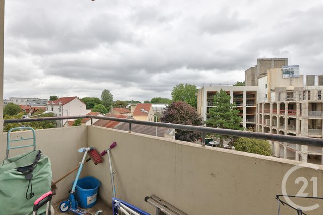 Appartement F4 à vendre - 4 pièces - 71 m2 - La Courneuve - 93 - ILE-DE-FRANCE
