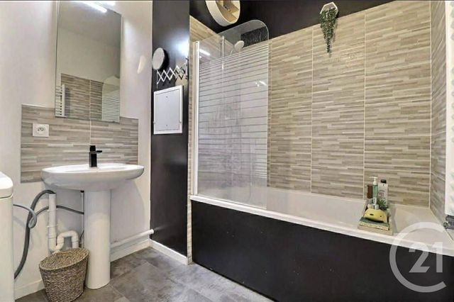 Appartement &agrave; vendre - 3 pi&egrave;ces - 63 m2 - La Courneuve - 93 - ILE-DE-FRANCE