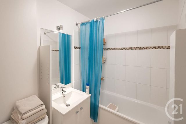 Appartement F3 à vendre - 3 pièces - 58 m2 - La Courneuve - 93 - ILE-DE-FRANCE