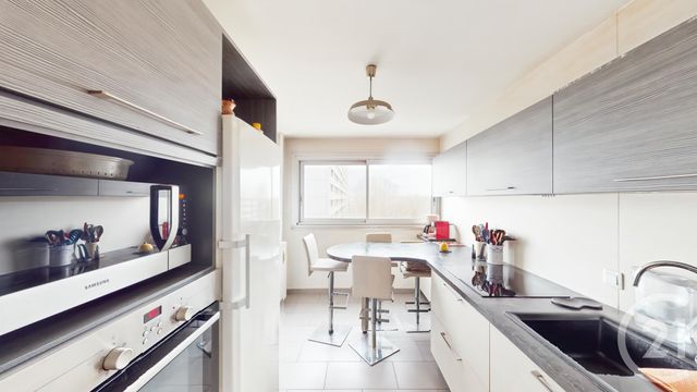 Appartement &agrave; vendre - 5 pi&egrave;ces - 103 m2 - La Courneuve - 93 - ILE-DE-FRANCE