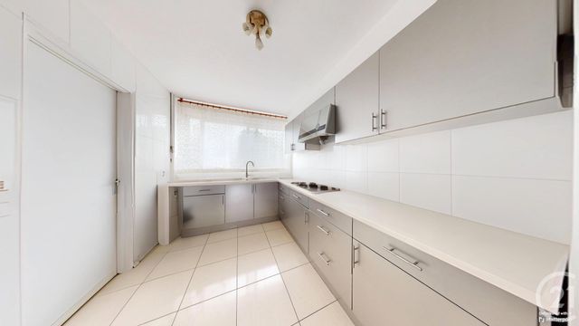 Appartement F5 à vendre - 5 pièces - 103 m2 - La Courneuve - 93 - ILE-DE-FRANCE