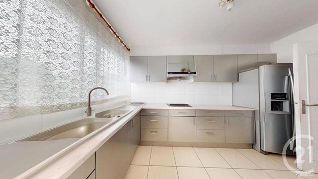 Appartement F5 à vendre - 5 pièces - 103 m2 - La Courneuve - 93 - ILE-DE-FRANCE