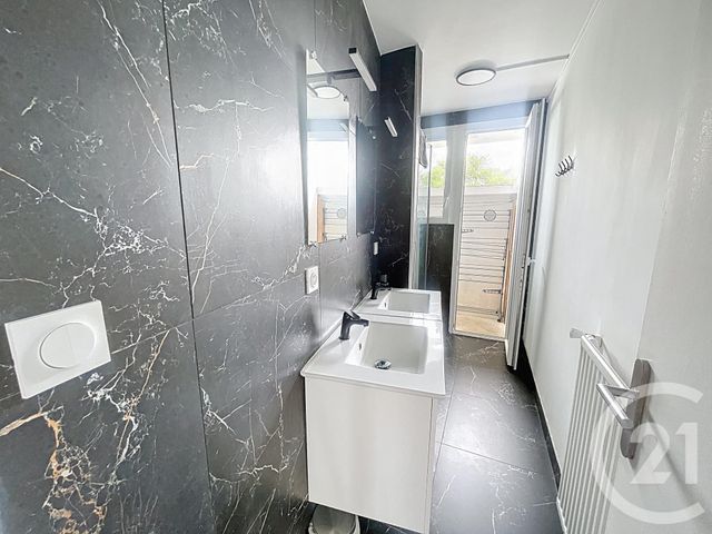 Appartement T4 &agrave; louer - 4 pi&egrave;ces - 61,11 m2 - Guingamp - 22 - BRETAGNE