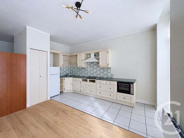 Appartement F2 bis &agrave; louer - 3 pi&egrave;ces - 76,44 m2 - Guingamp - 22 - BRETAGNE