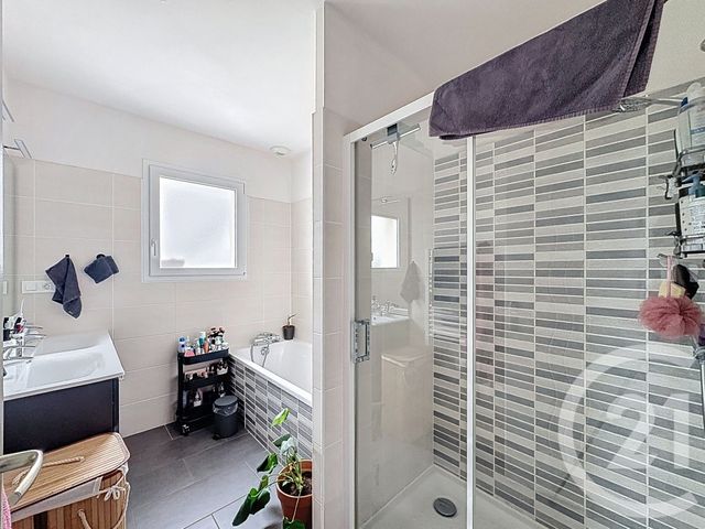 Maison &agrave; louer - 4 pi&egrave;ces - 85,21 m2 - Graces - 22 - BRETAGNE