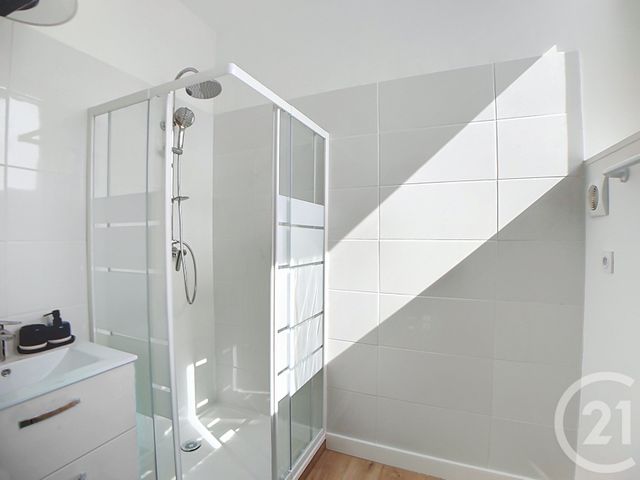 Appartement &agrave; louer - 2 pi&egrave;ces - 35,14 m2 - Guingamp - 22 - BRETAGNE