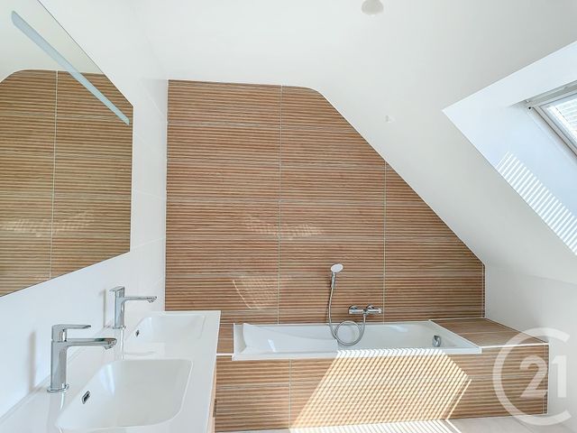 Maison &agrave; louer - 7 pi&egrave;ces - 115 m2 - Ploumagoar - 22 - BRETAGNE