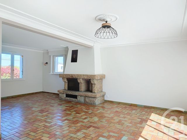 Maison &agrave; louer - 7 pi&egrave;ces - 115 m2 - Ploumagoar - 22 - BRETAGNE