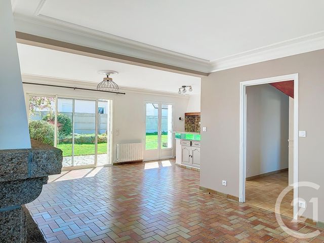 Maison &agrave; louer - 7 pi&egrave;ces - 115 m2 - Ploumagoar - 22 - BRETAGNE