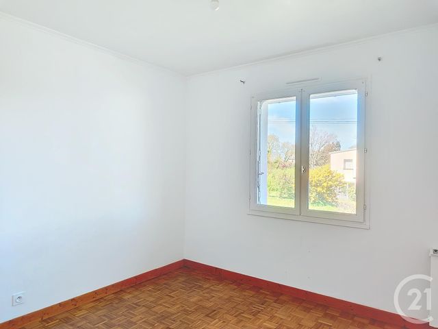 Maison &agrave; louer - 7 pi&egrave;ces - 115 m2 - Ploumagoar - 22 - BRETAGNE
