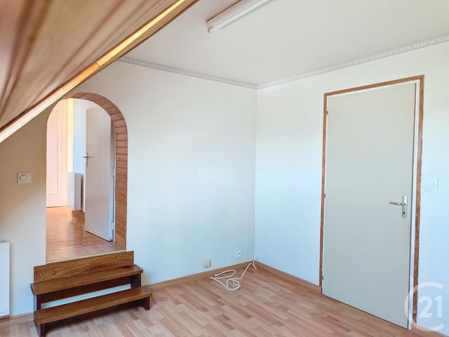 Maison &agrave; louer - 7 pi&egrave;ces - 115 m2 - Ploumagoar - 22 - BRETAGNE